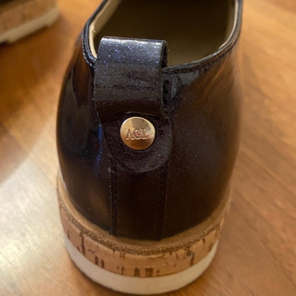 AGL Attilio Giusti Leombruni patent leather loafers with pearl embellishments - Picture 6 of 7